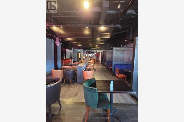 211 - 9737 YONGE STREET
