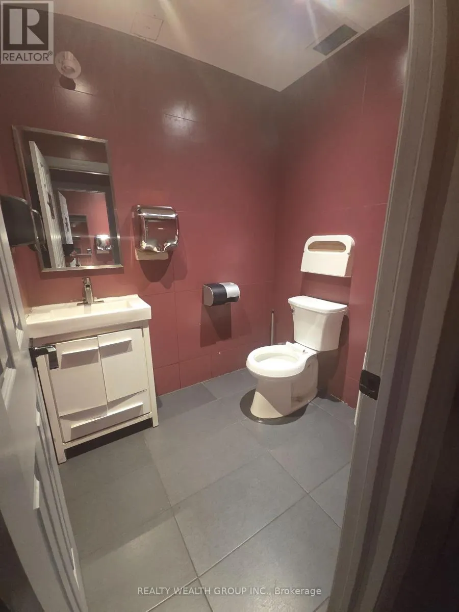 211 - 9737 YONGE STREET