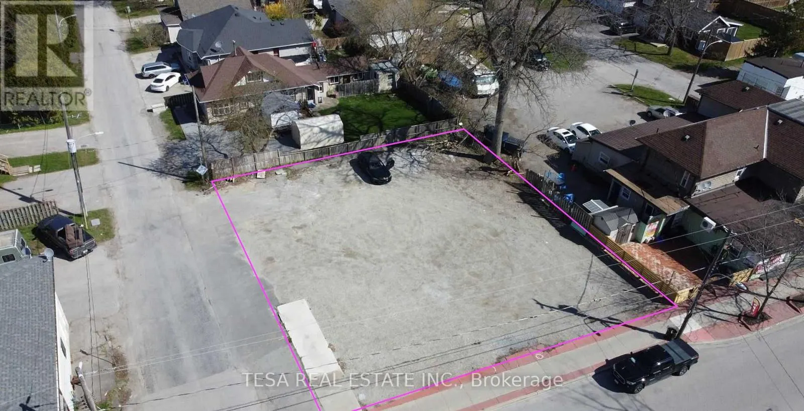 924 & 926 LAKE DRIVE E