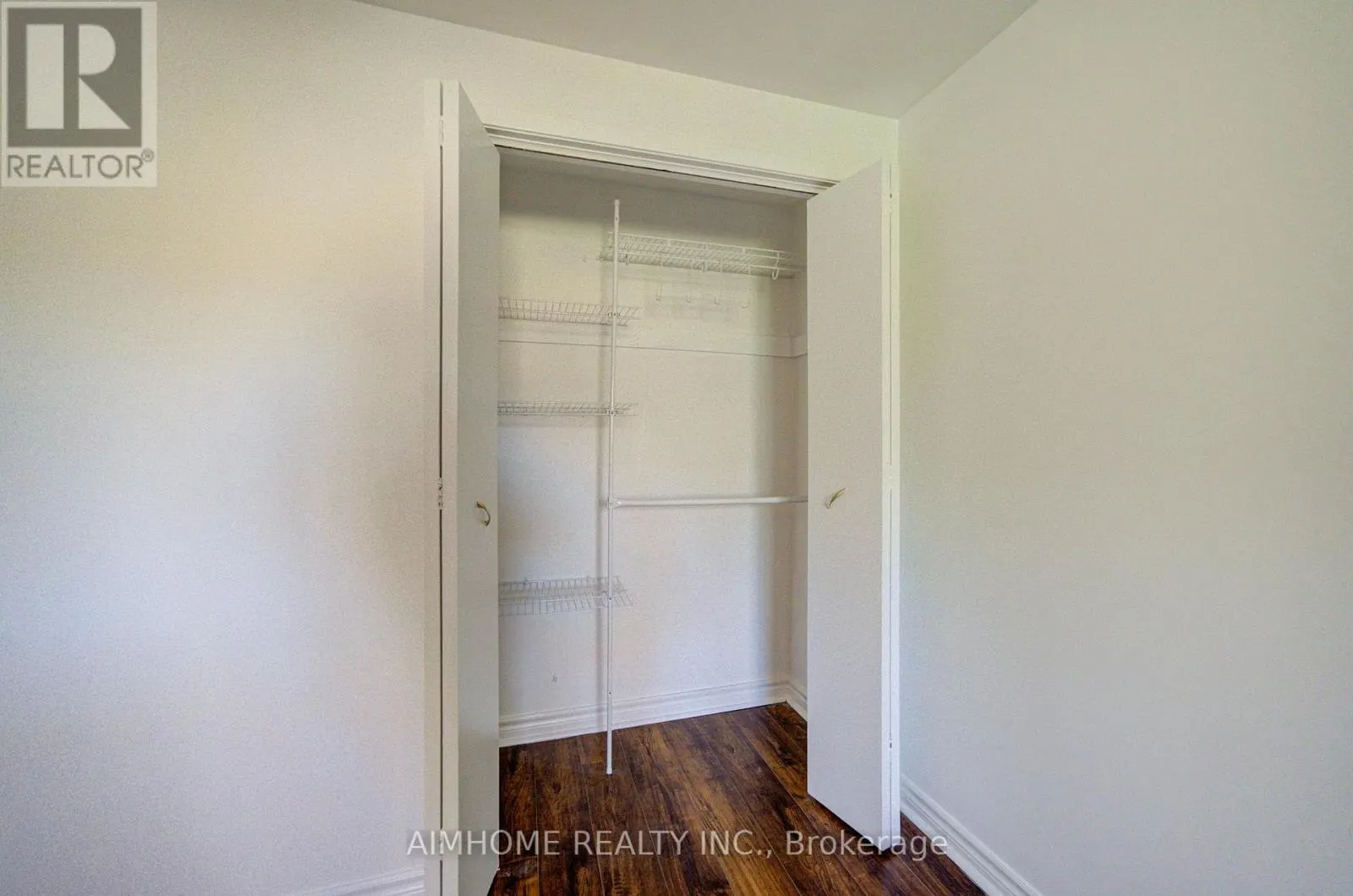34 STATELY WAY