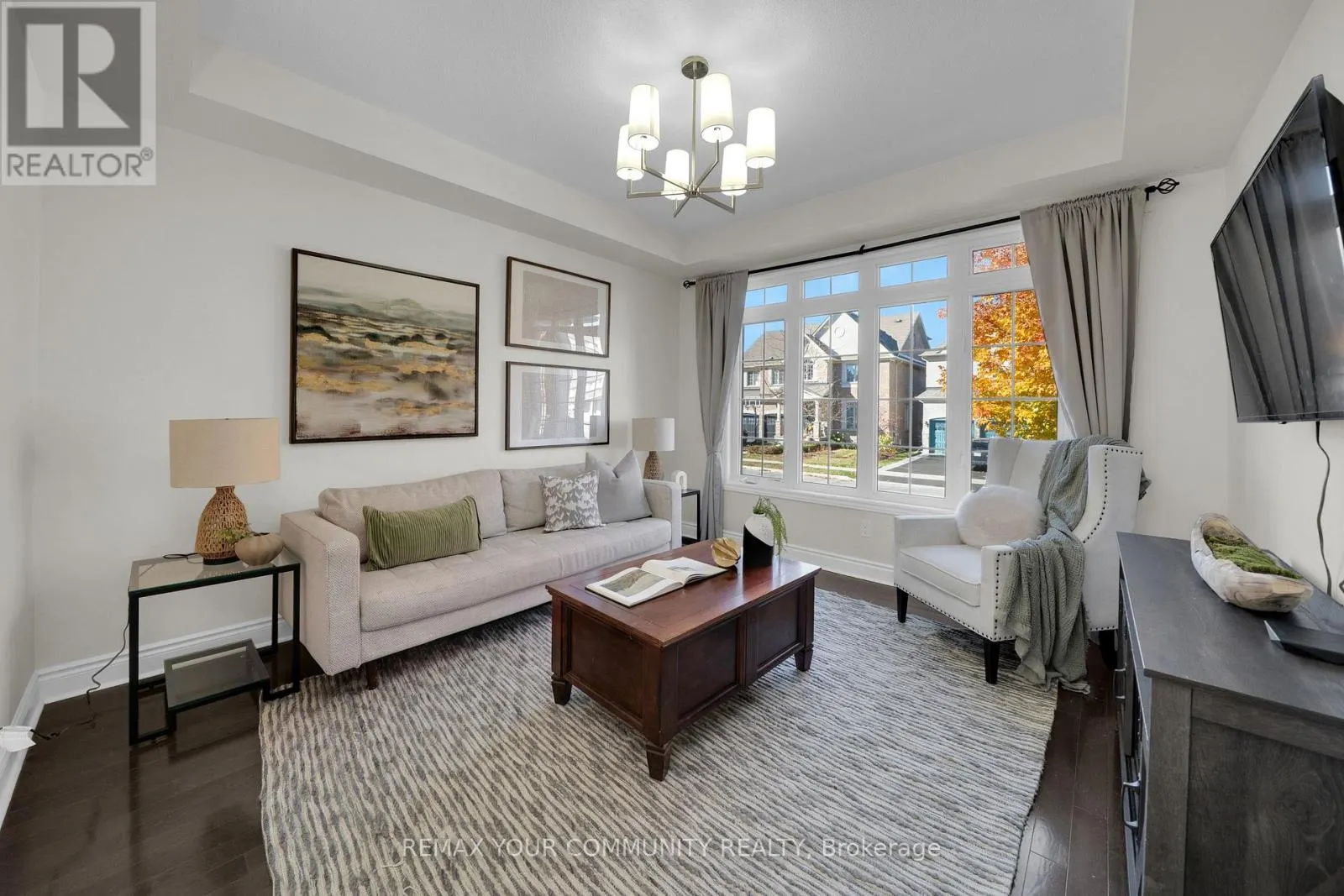 1042 WILBUR PIPHER CIRCLE