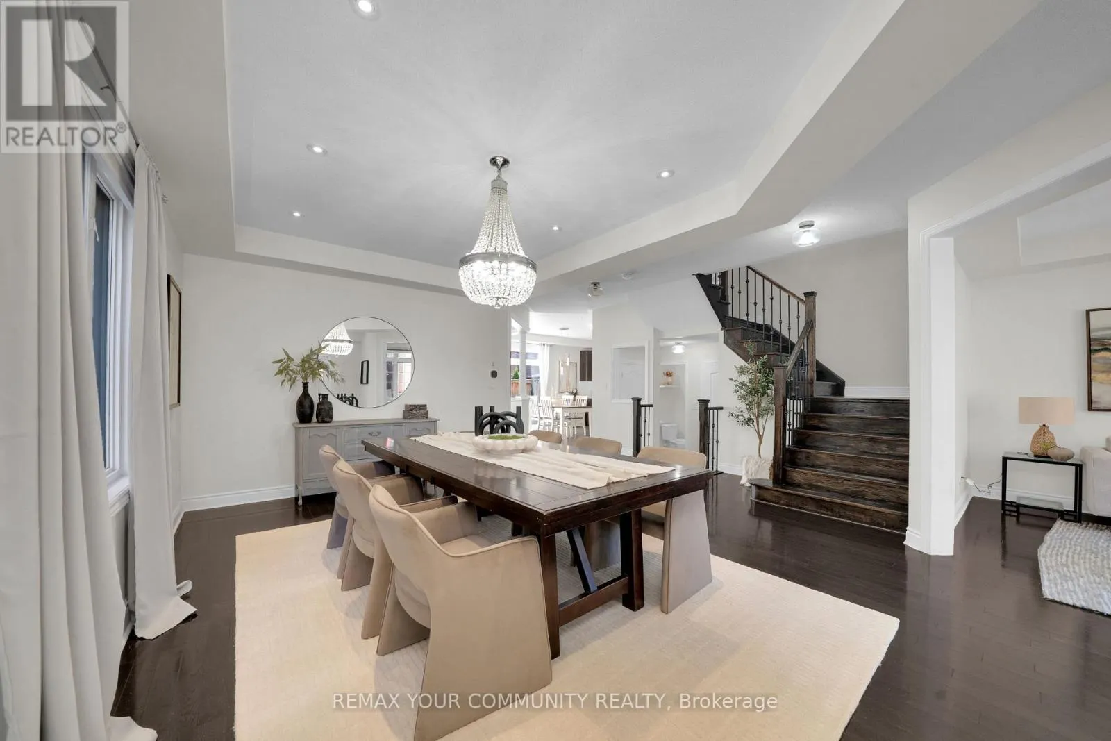 1042 WILBUR PIPHER CIRCLE
