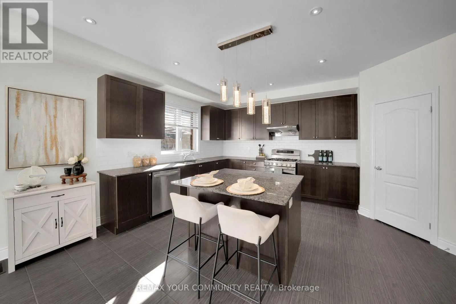 1042 WILBUR PIPHER CIRCLE
