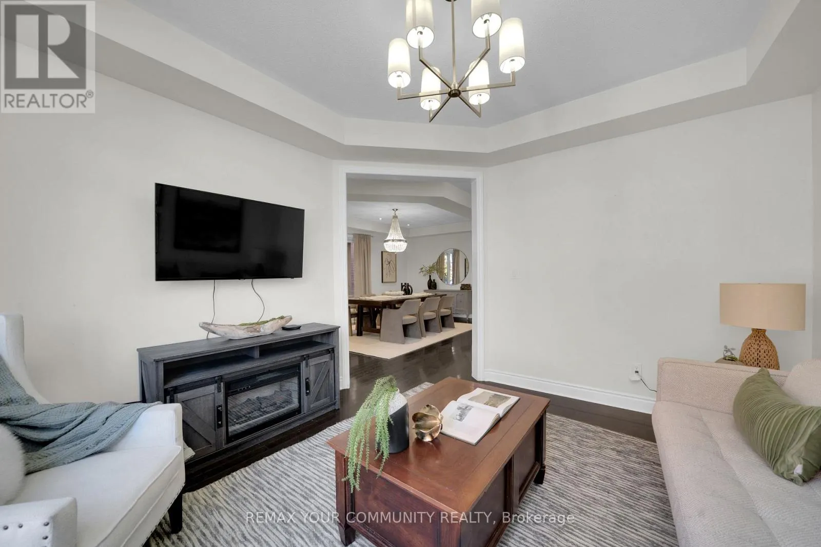 1042 WILBUR PIPHER CIRCLE