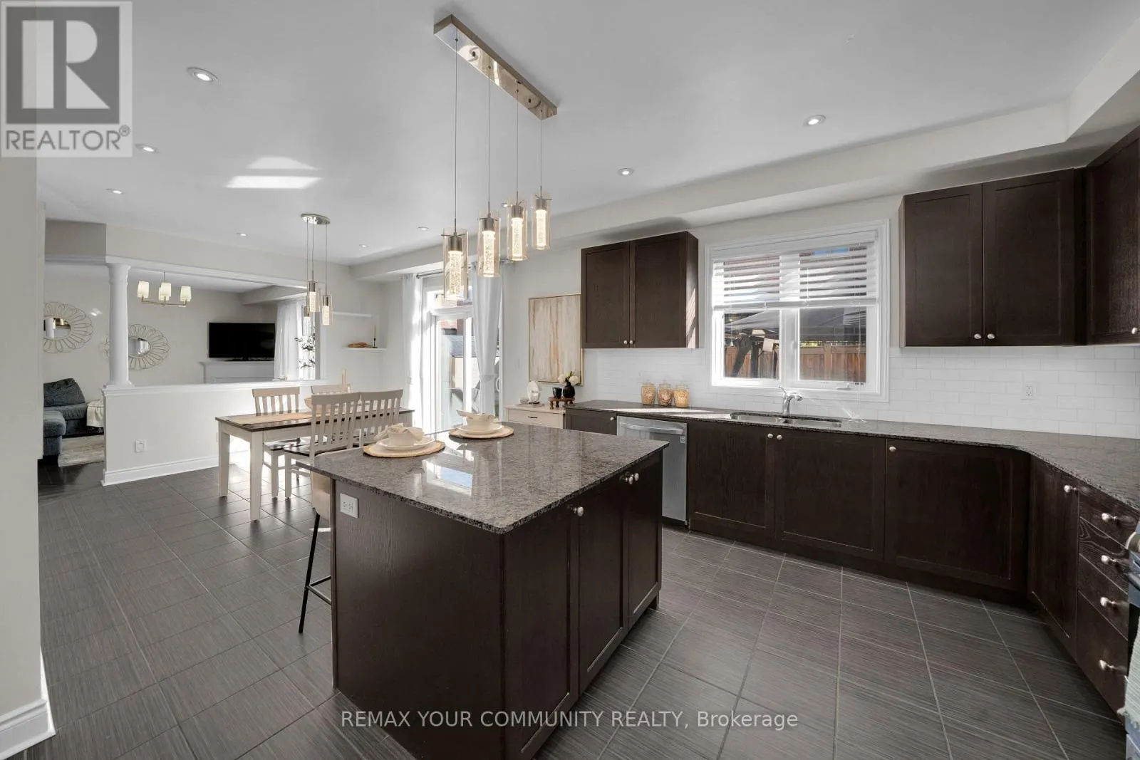 1042 WILBUR PIPHER CIRCLE