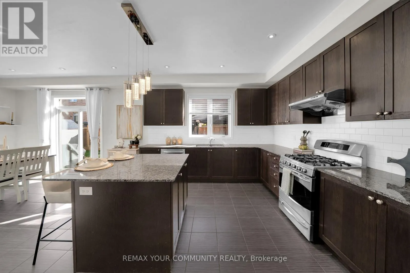 1042 WILBUR PIPHER CIRCLE