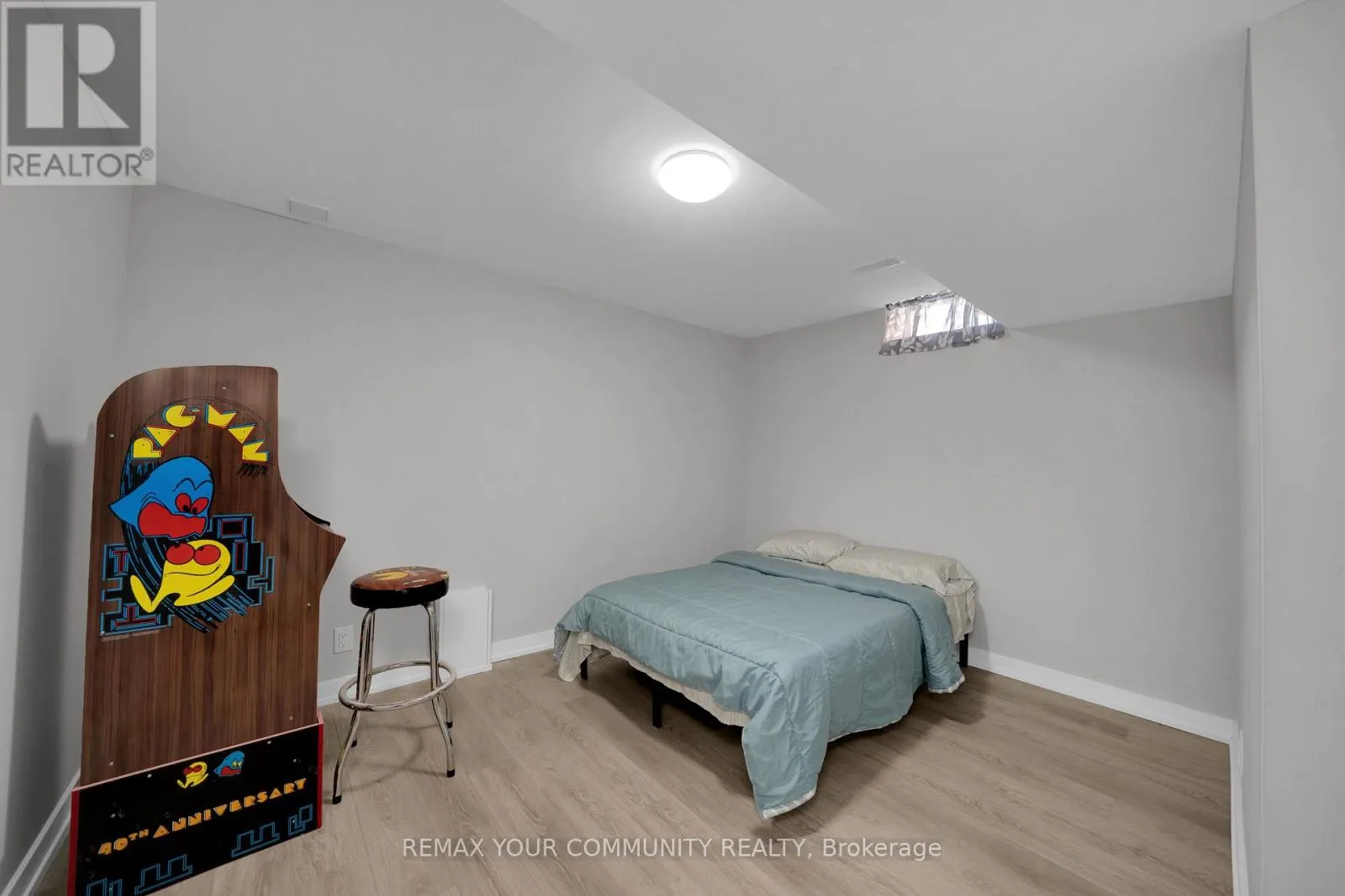 1042 WILBUR PIPHER CIRCLE