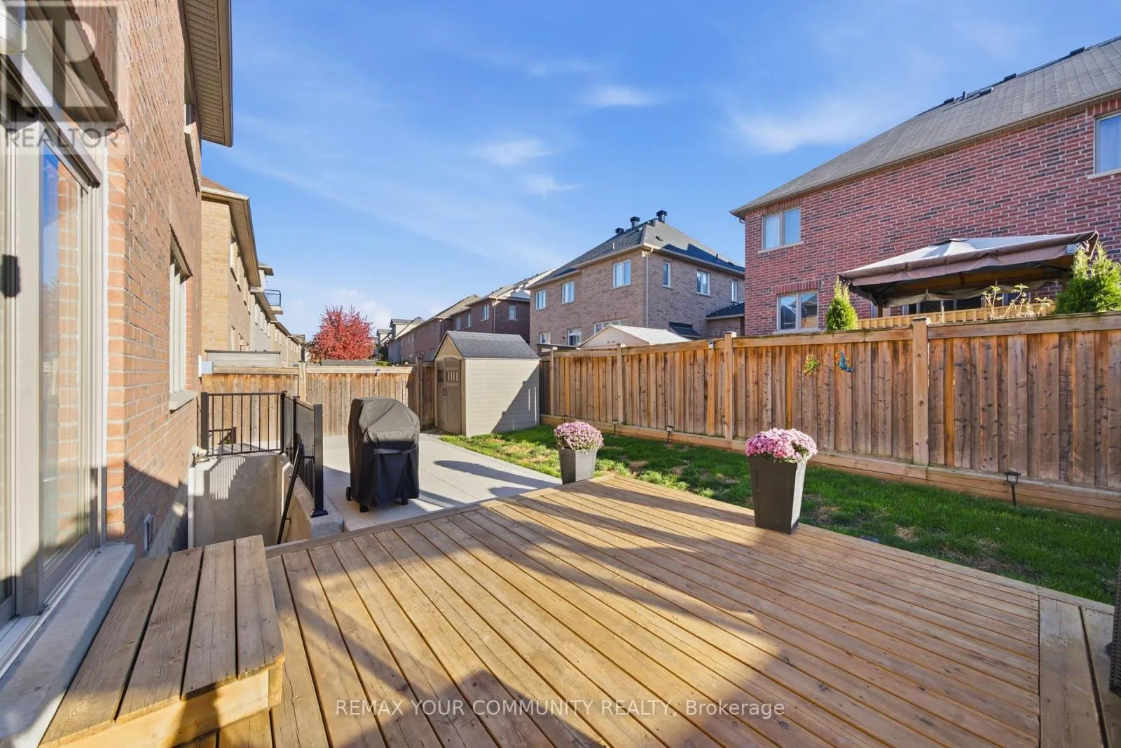 1042 WILBUR PIPHER CIRCLE