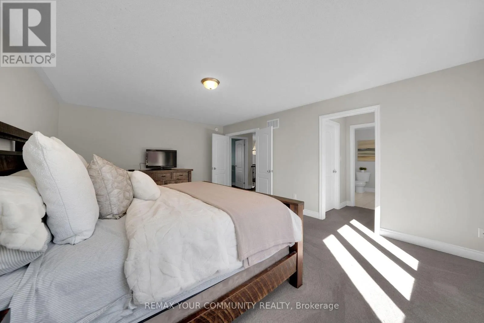 1042 WILBUR PIPHER CIRCLE