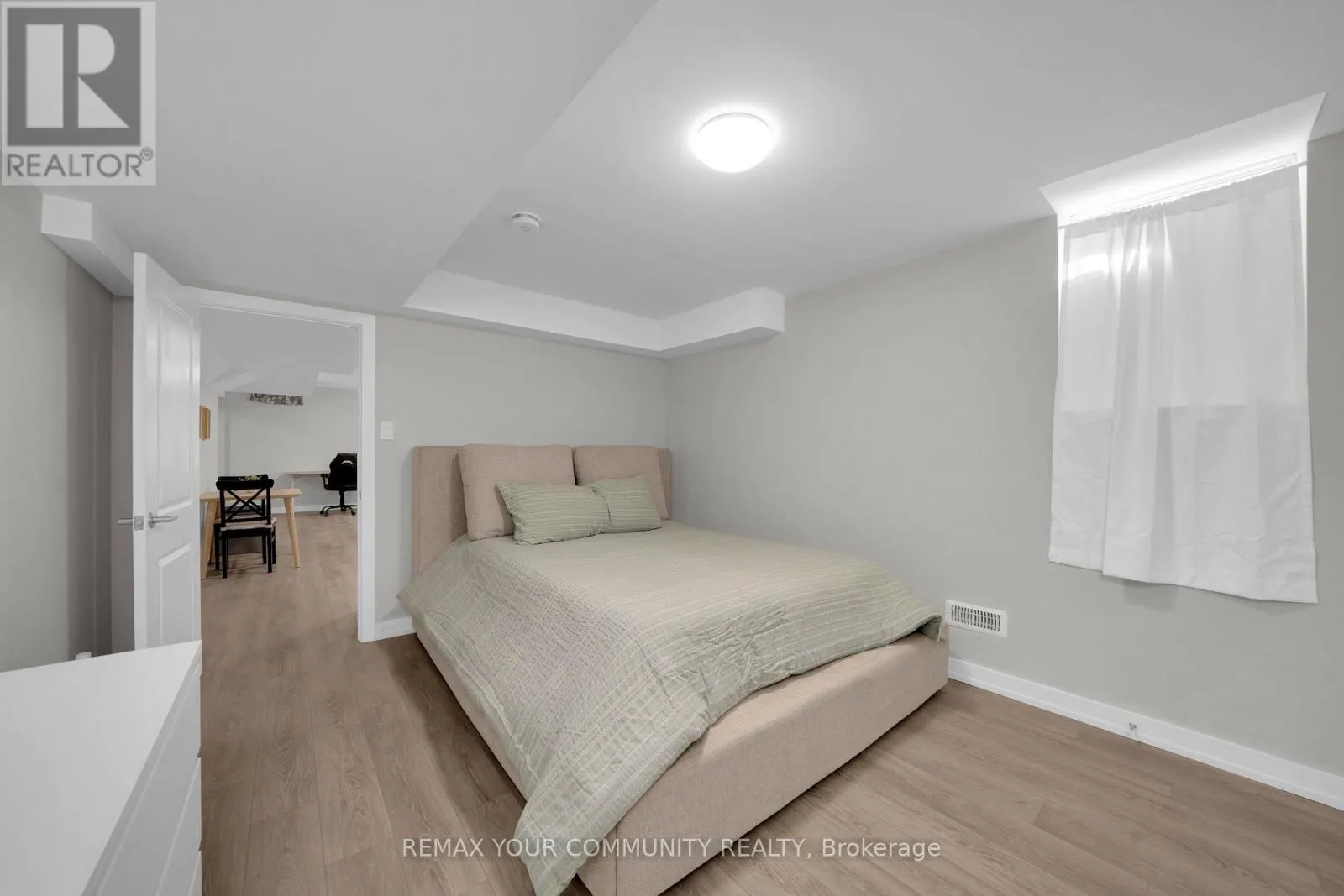 1042 WILBUR PIPHER CIRCLE
