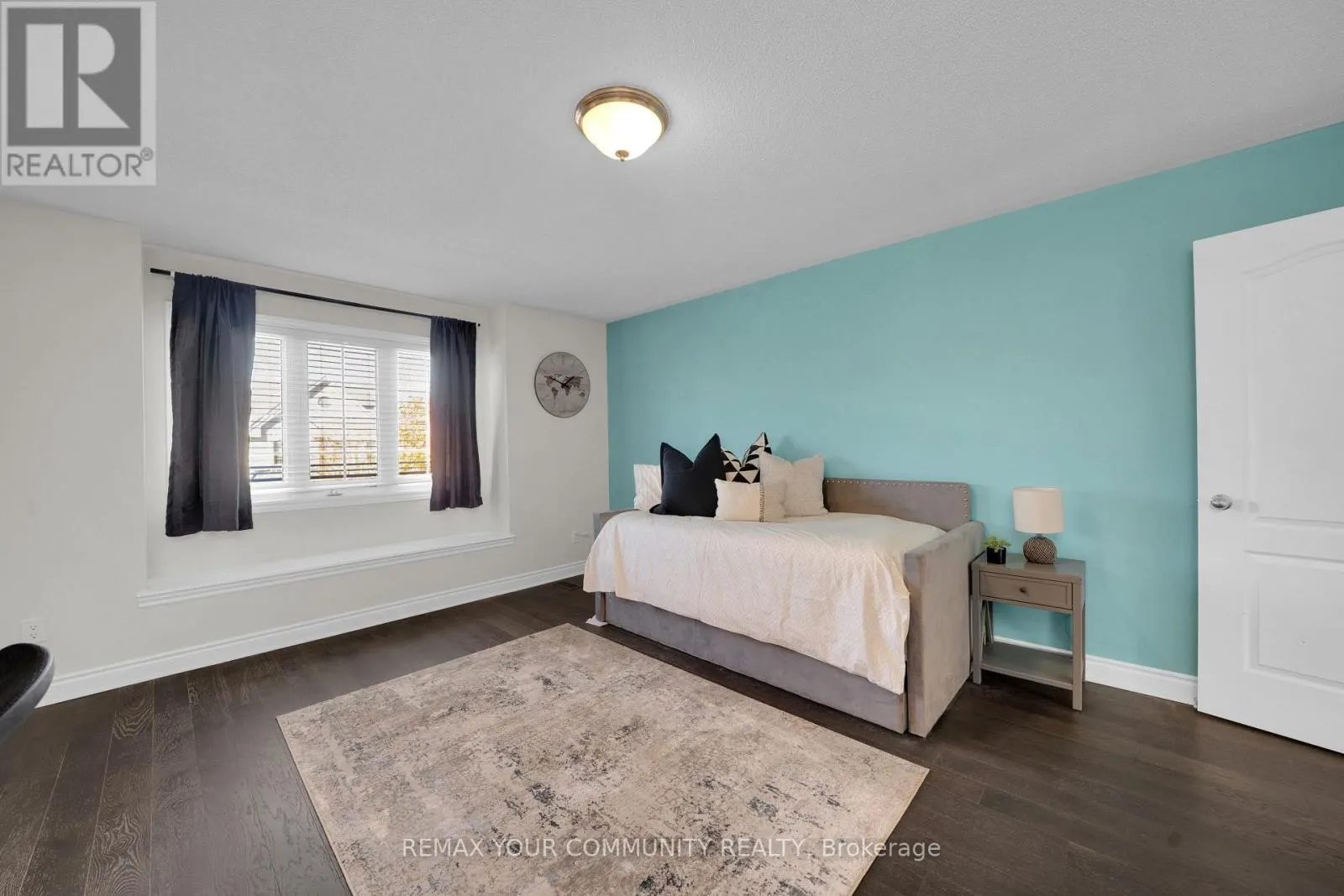 1042 WILBUR PIPHER CIRCLE