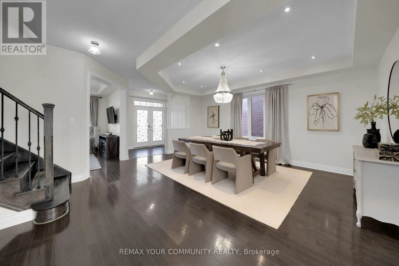 1042 WILBUR PIPHER CIRCLE