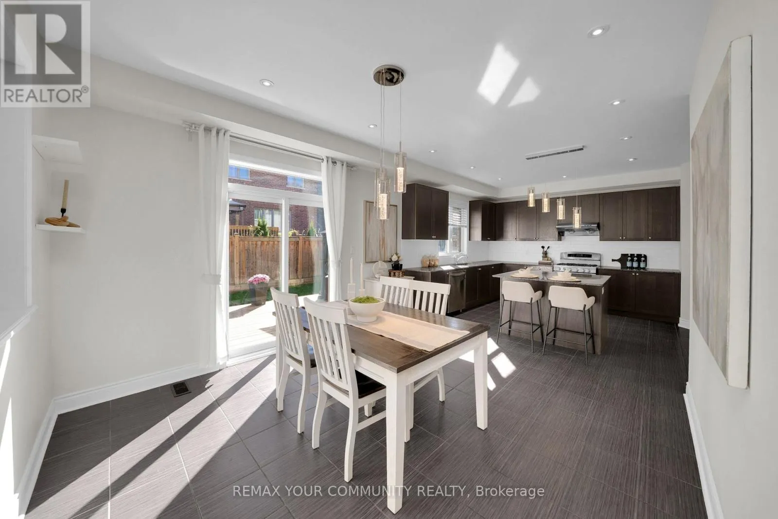 1042 WILBUR PIPHER CIRCLE