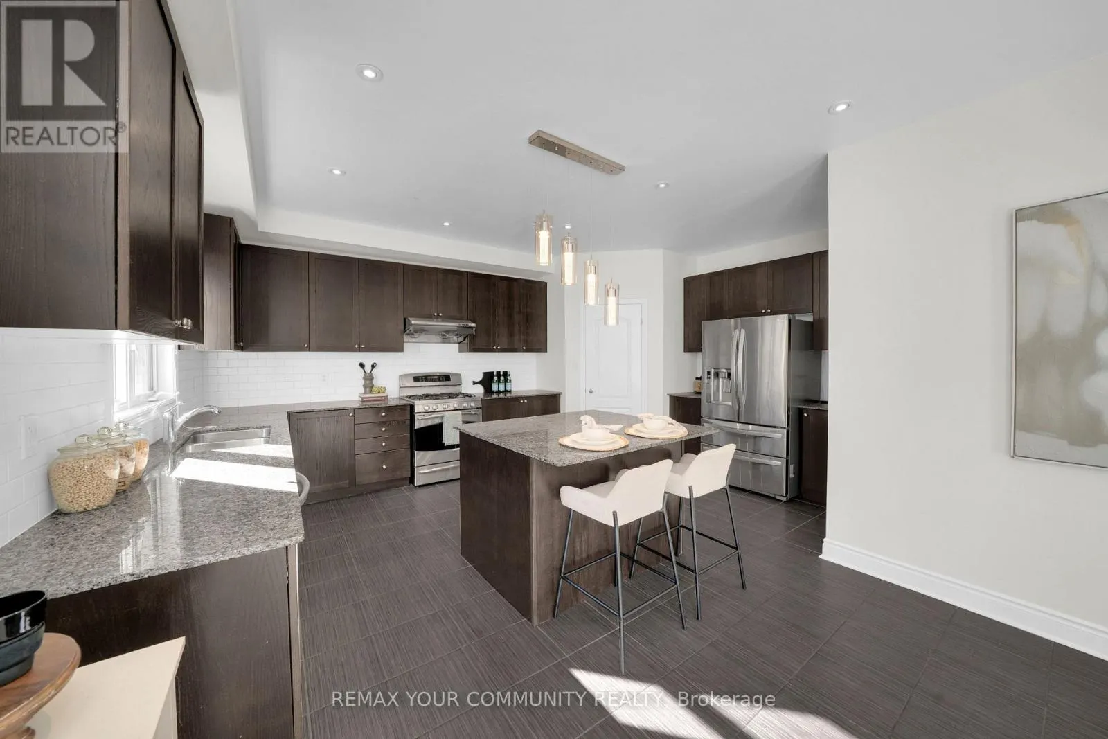 1042 WILBUR PIPHER CIRCLE
