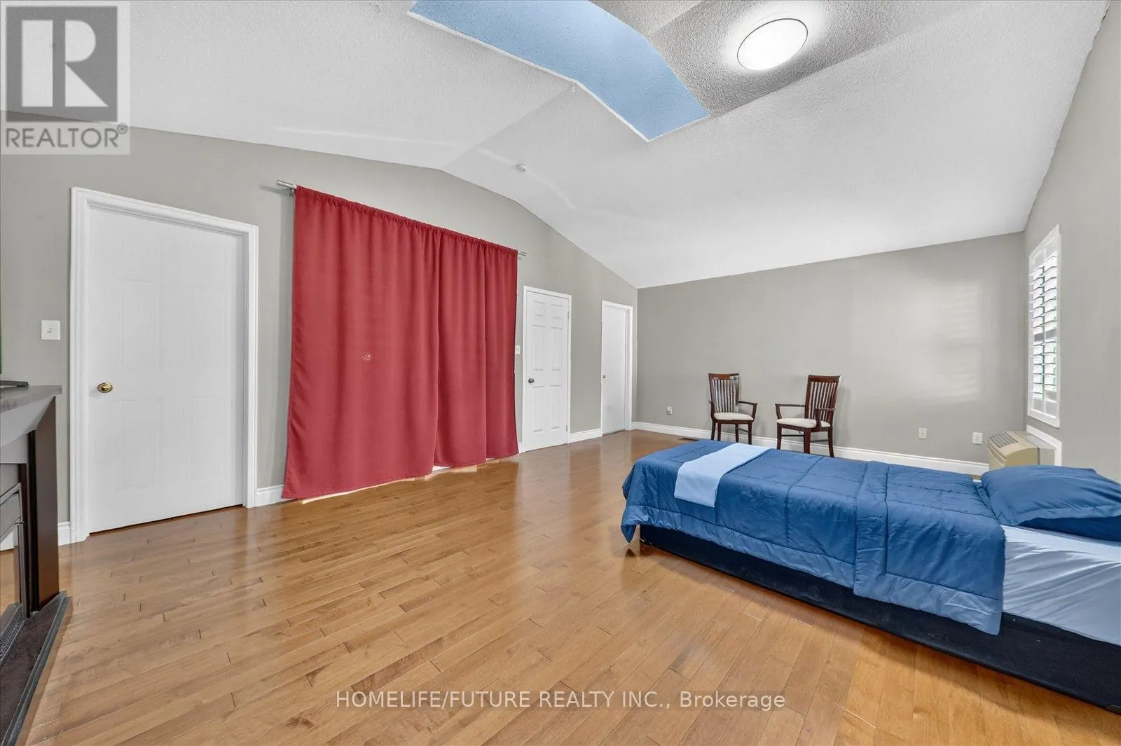 24 MEDLEY CRESCENT