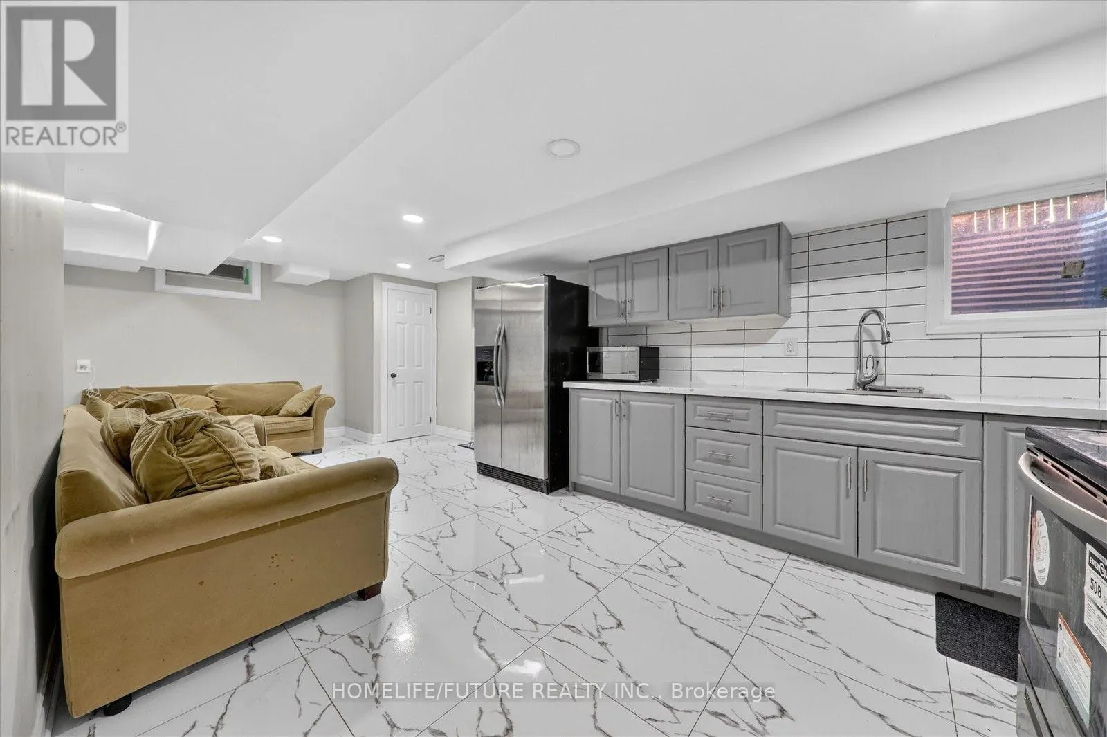 24 MEDLEY CRESCENT