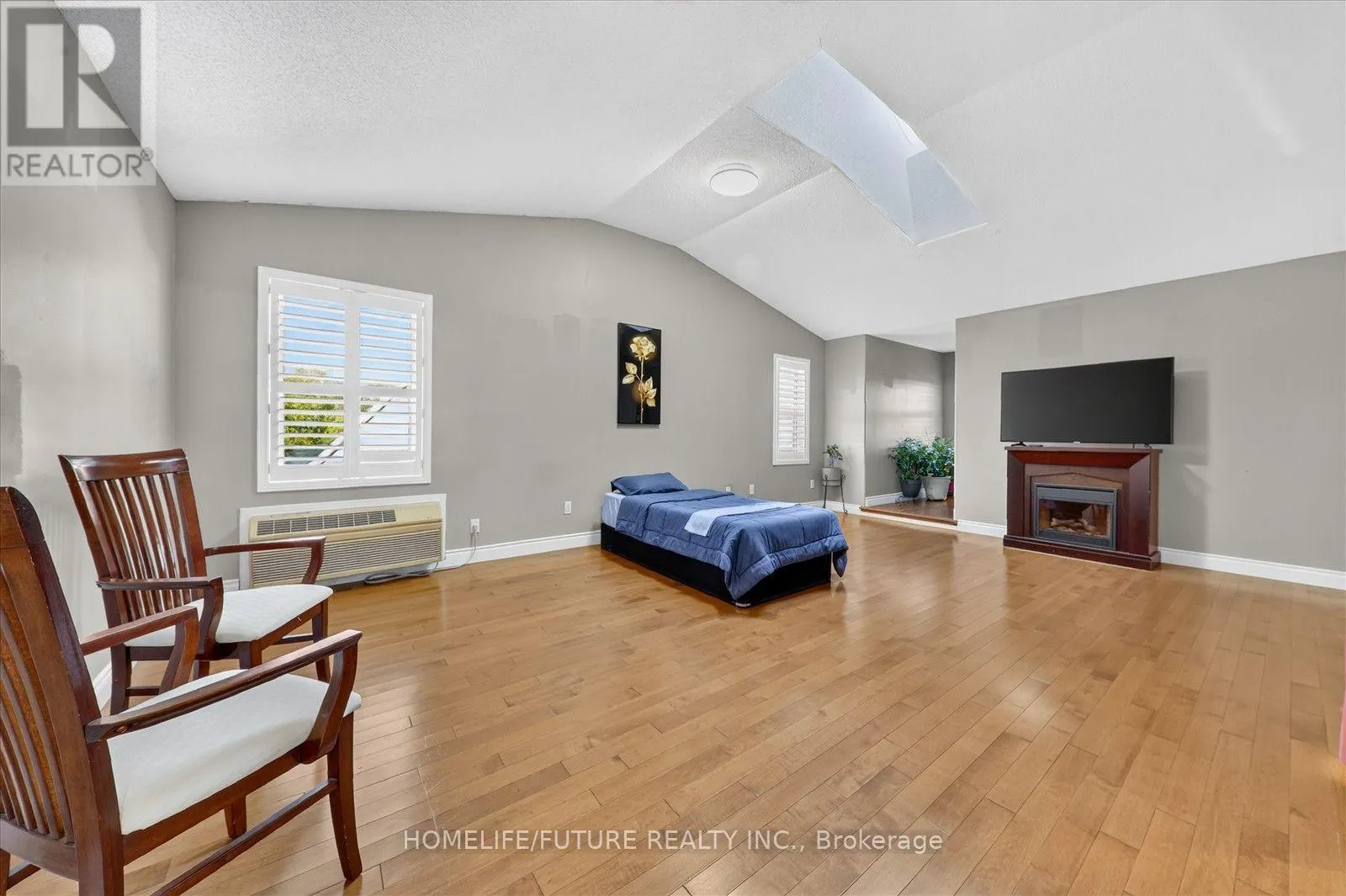 24 MEDLEY CRESCENT