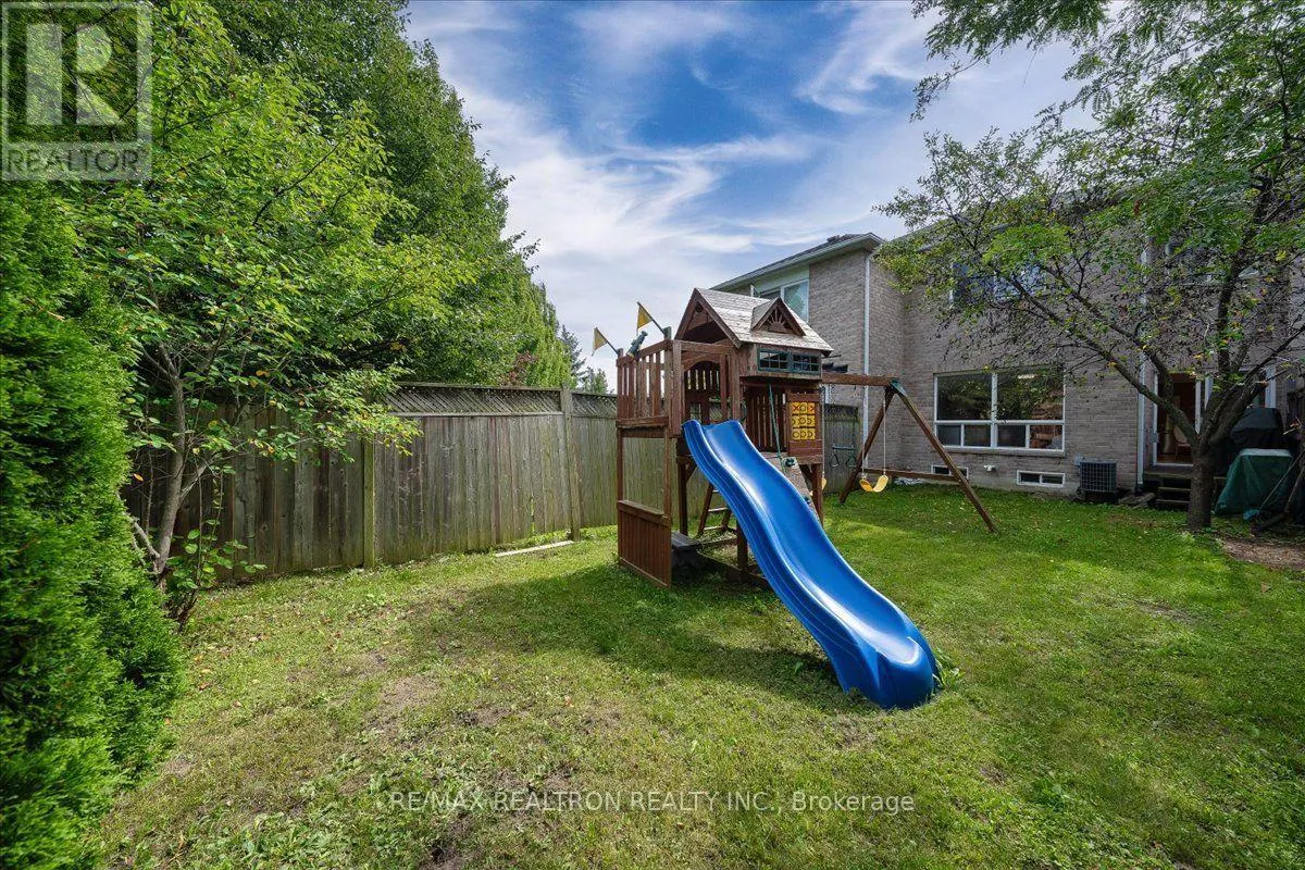 106 LOWTHER AVENUE