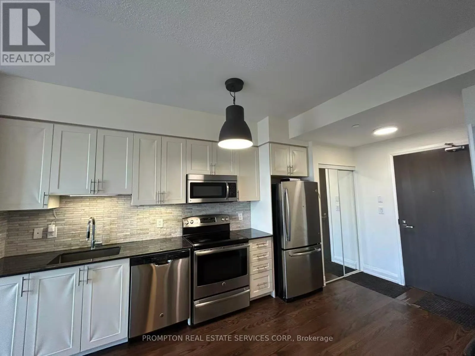 2110 - 7171 YONGE STREET
