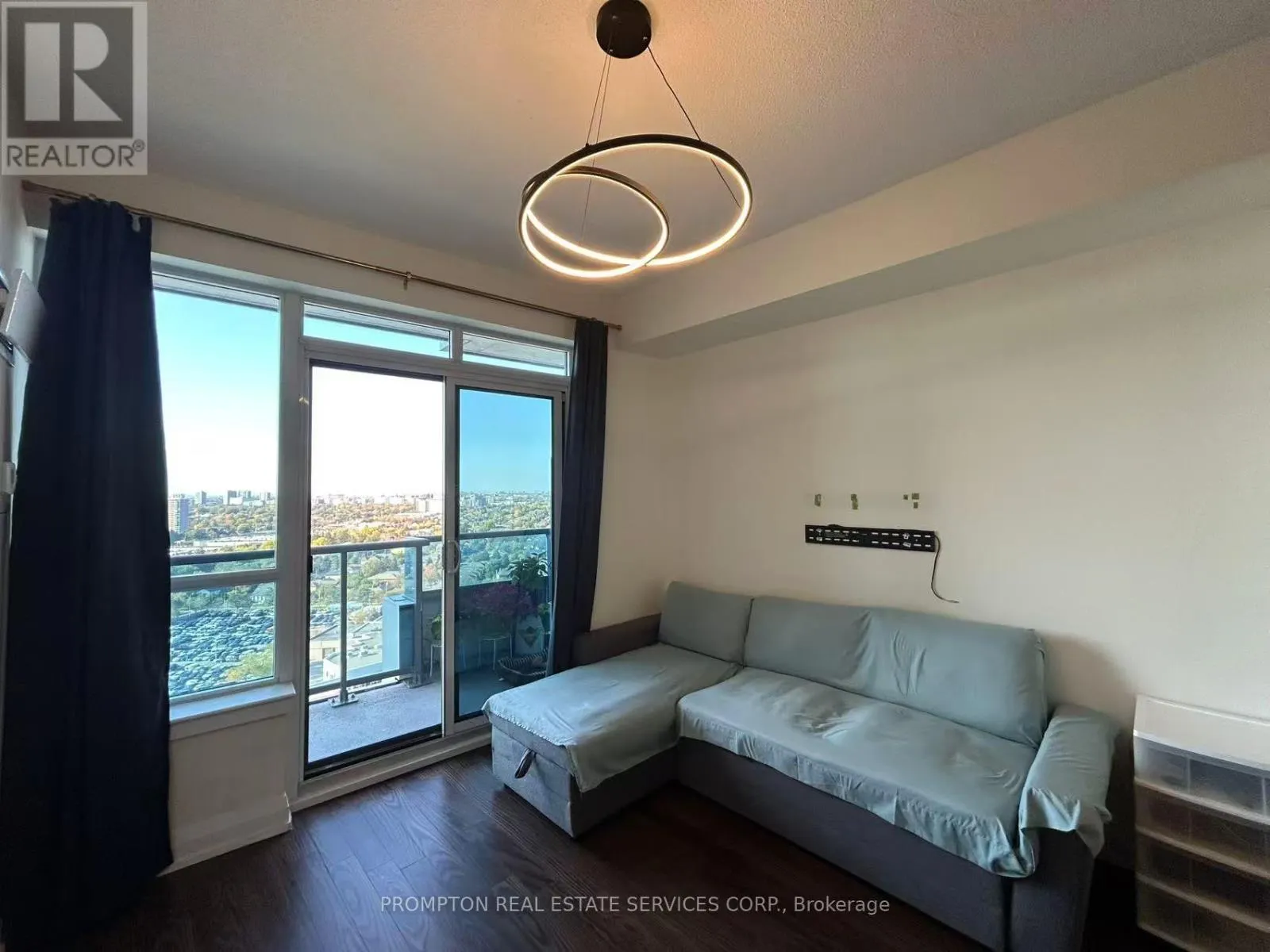 2110 - 7171 YONGE STREET