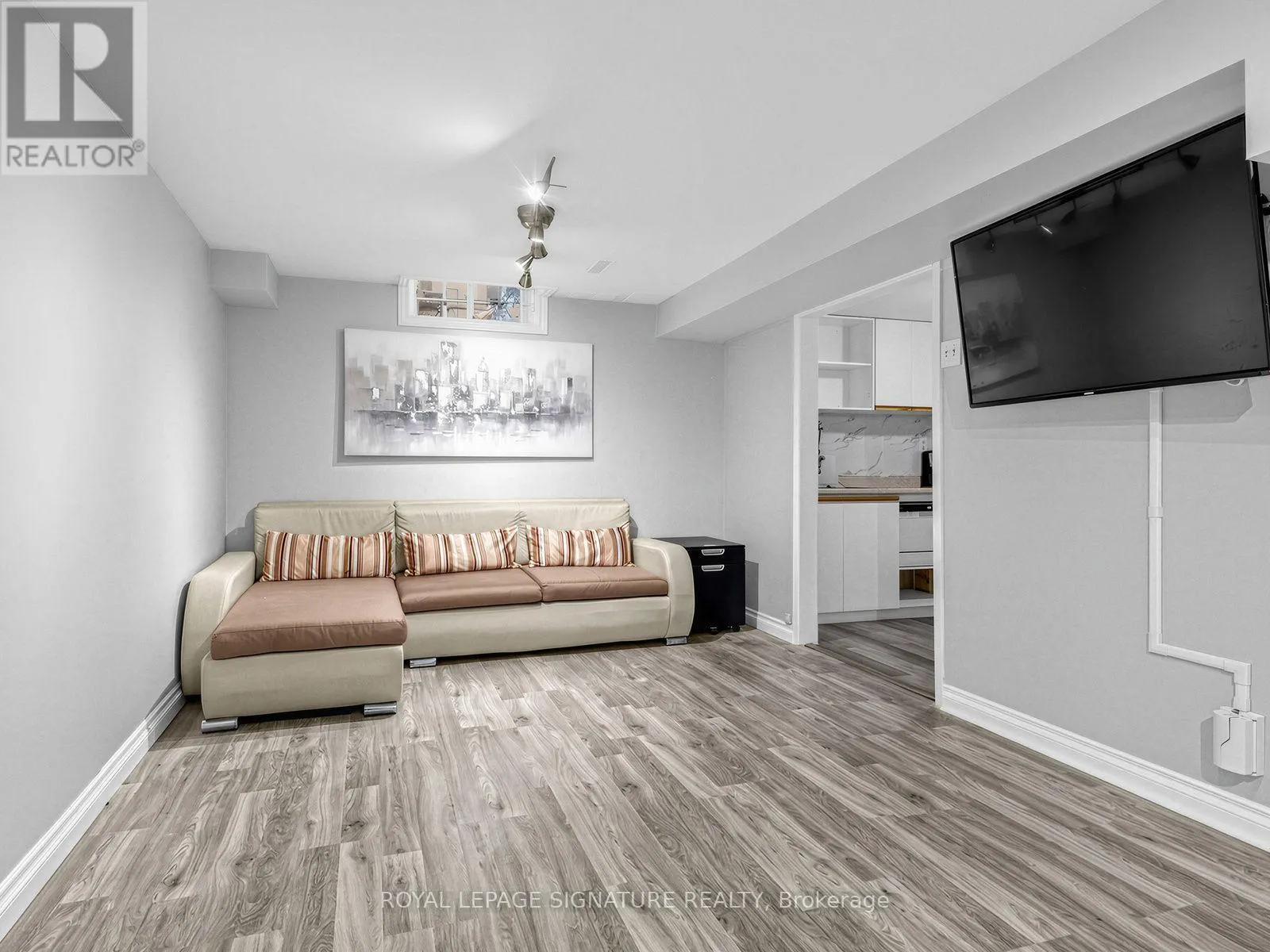 12 STRATHMORE DRIVE