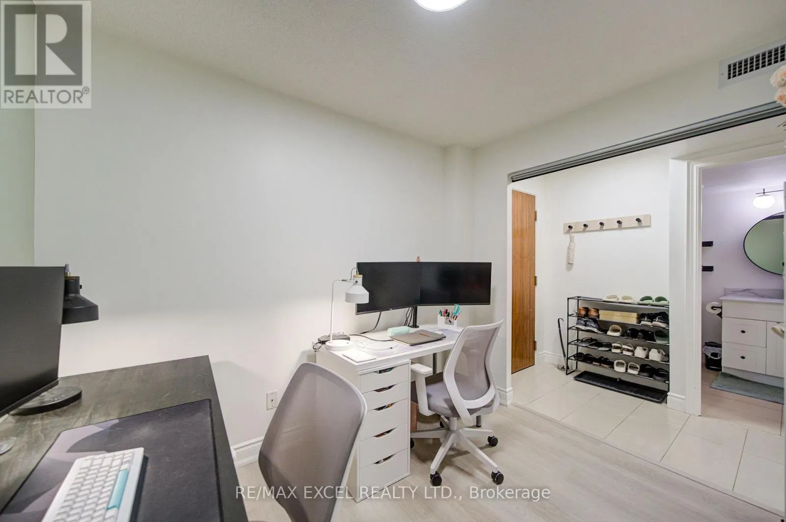 202 - 37 GALLERIA PARKWAY