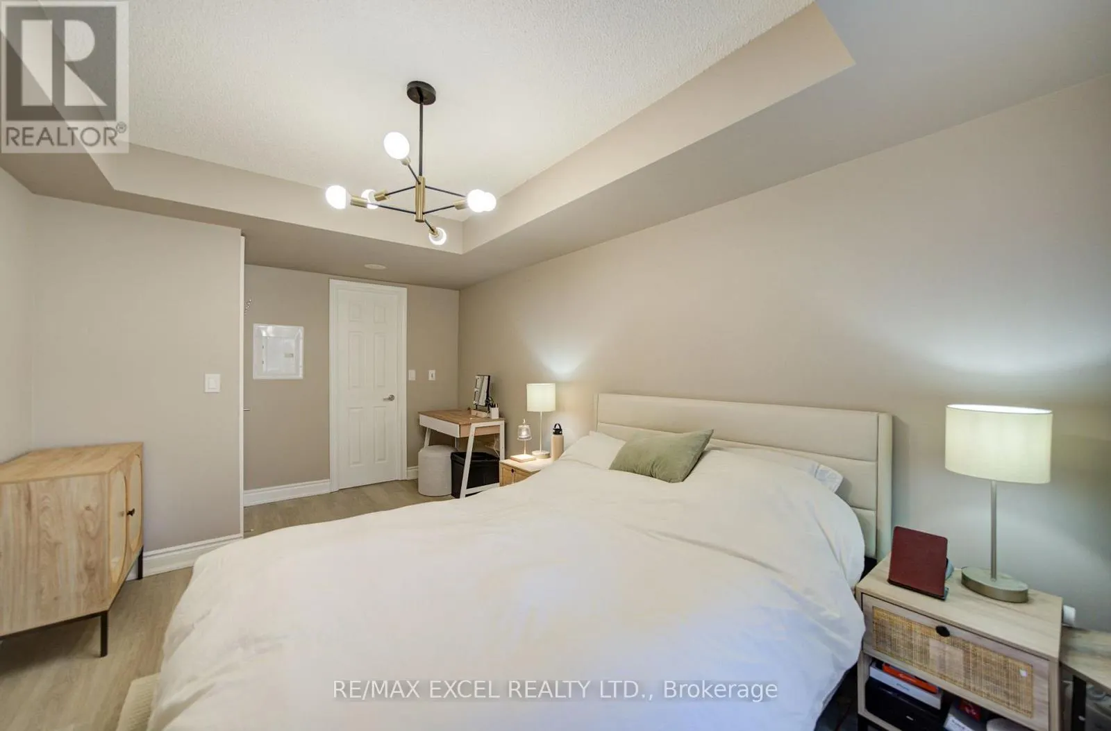 202 - 37 GALLERIA PARKWAY