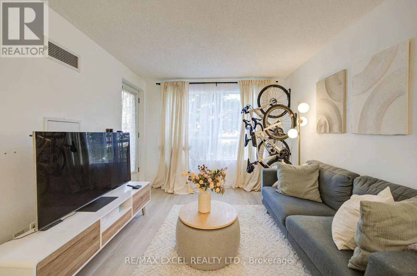 202 - 37 GALLERIA PARKWAY