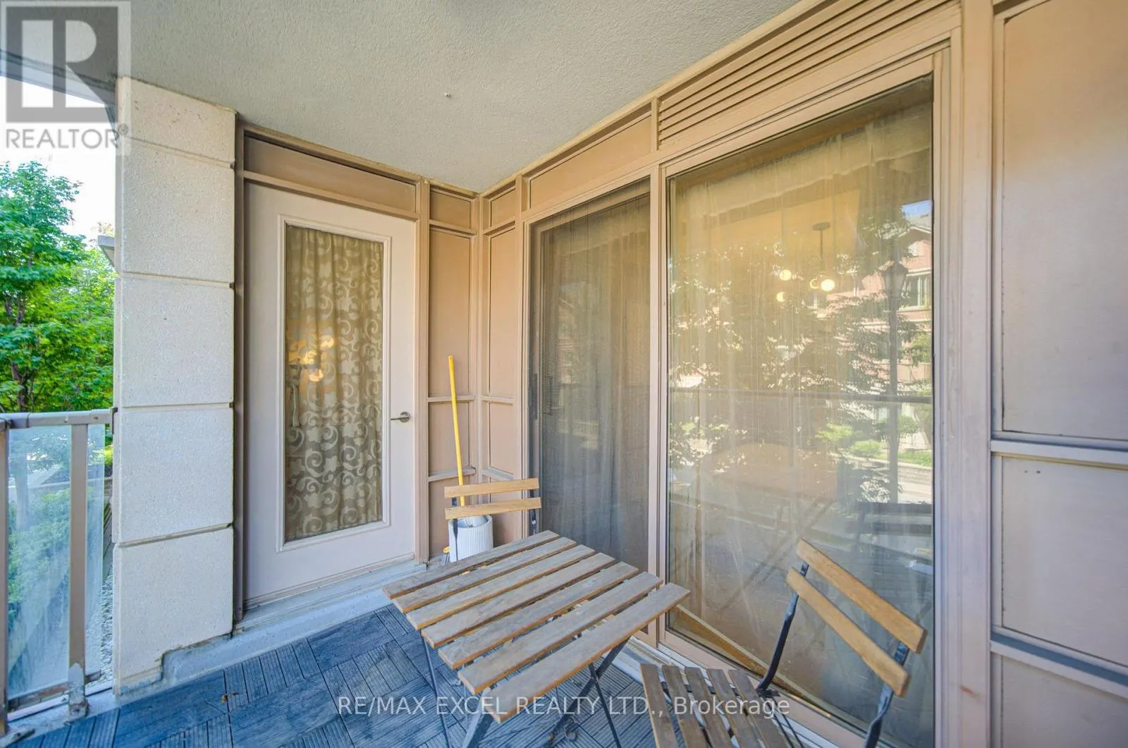 202 - 37 GALLERIA PARKWAY