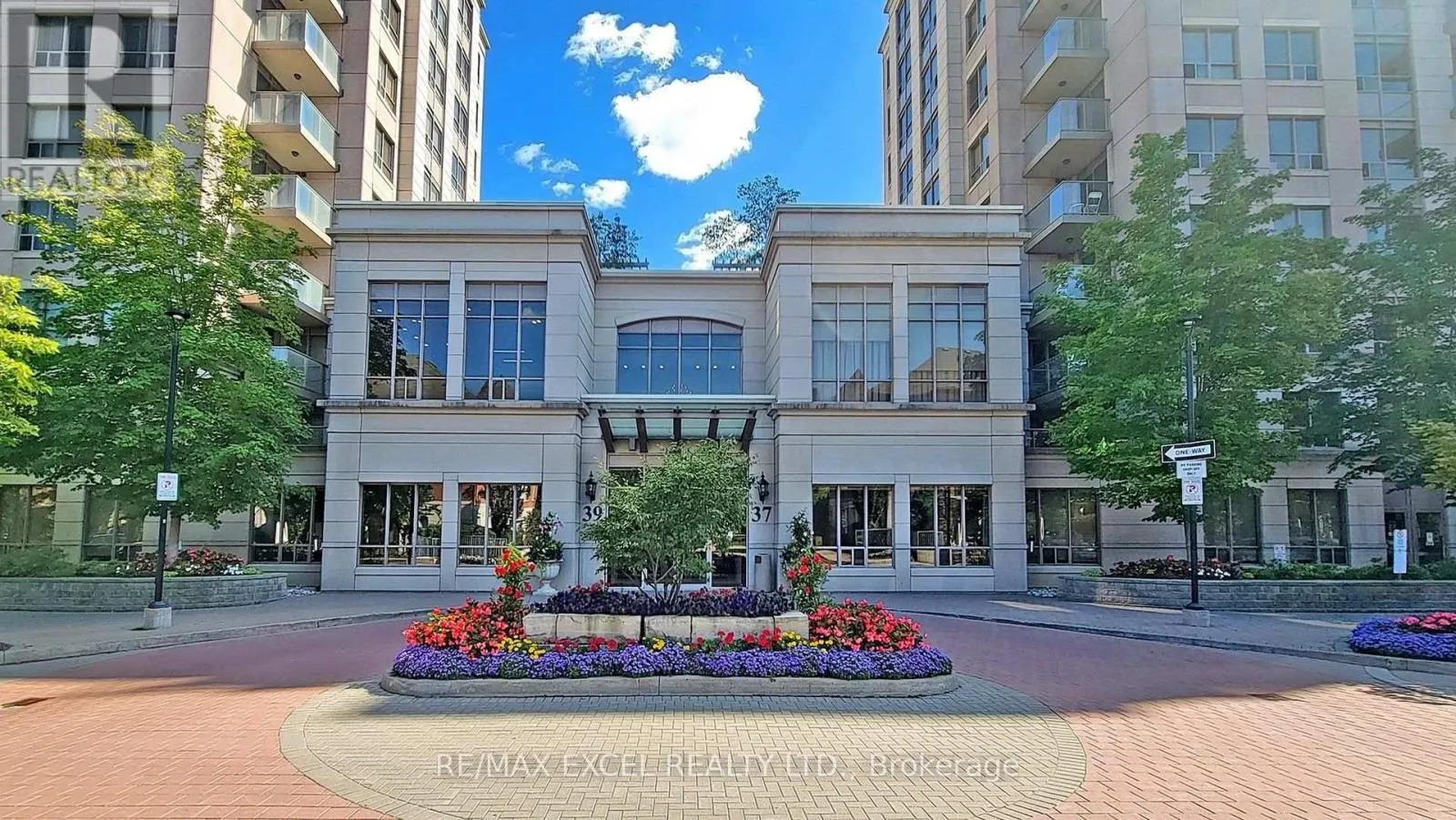 202 - 37 GALLERIA PARKWAY