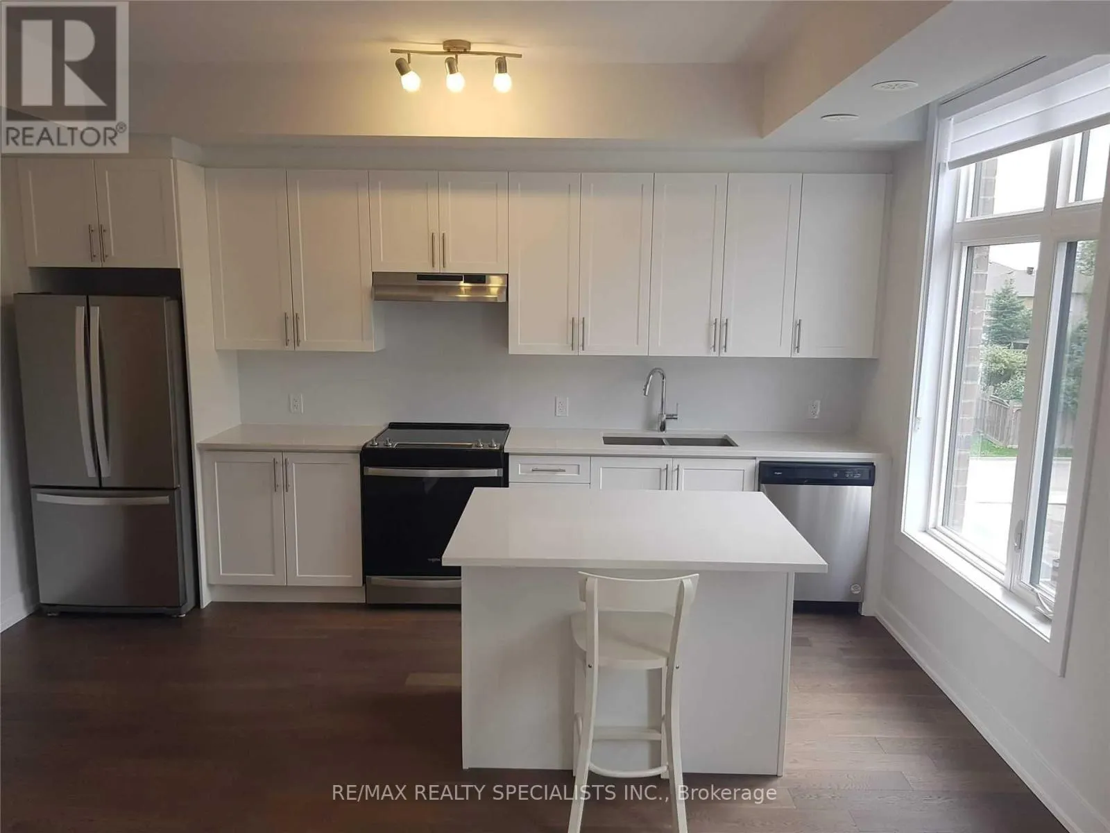 205 - 9560 ISLINGTON AVENUE