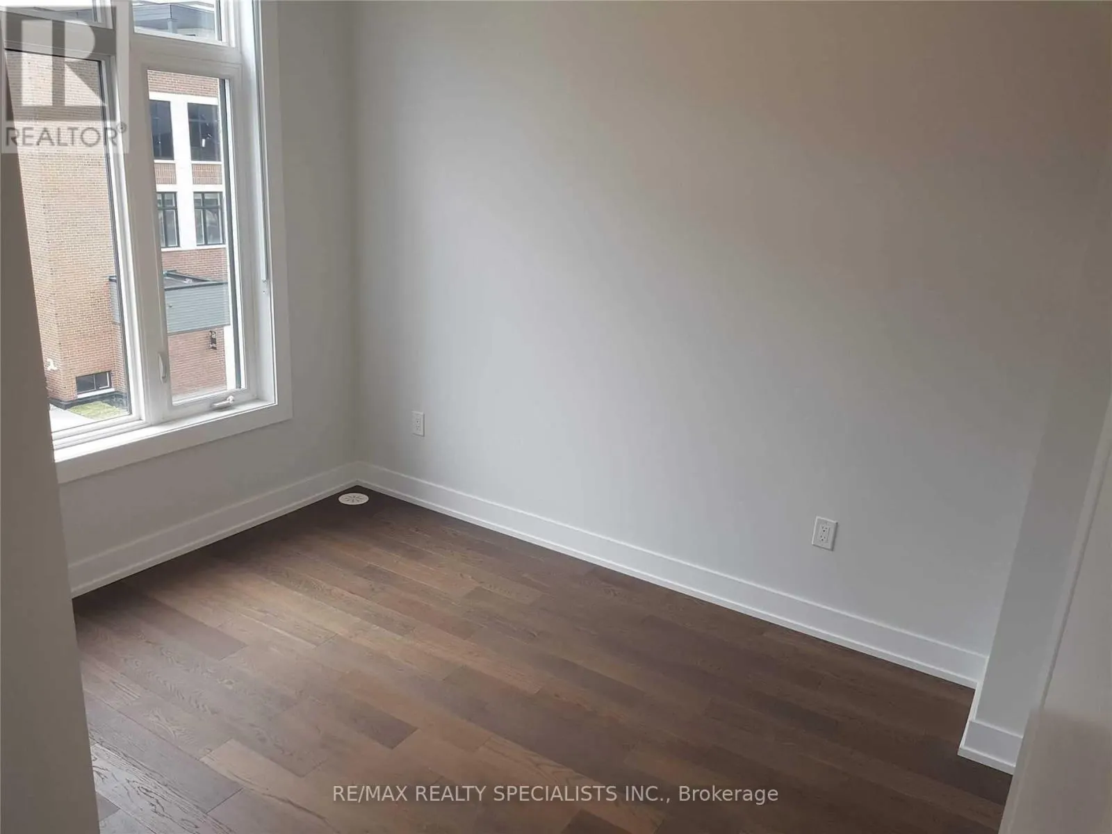205 - 9560 ISLINGTON AVENUE