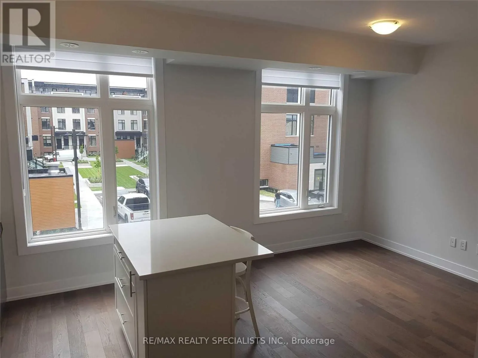 205 - 9560 ISLINGTON AVENUE