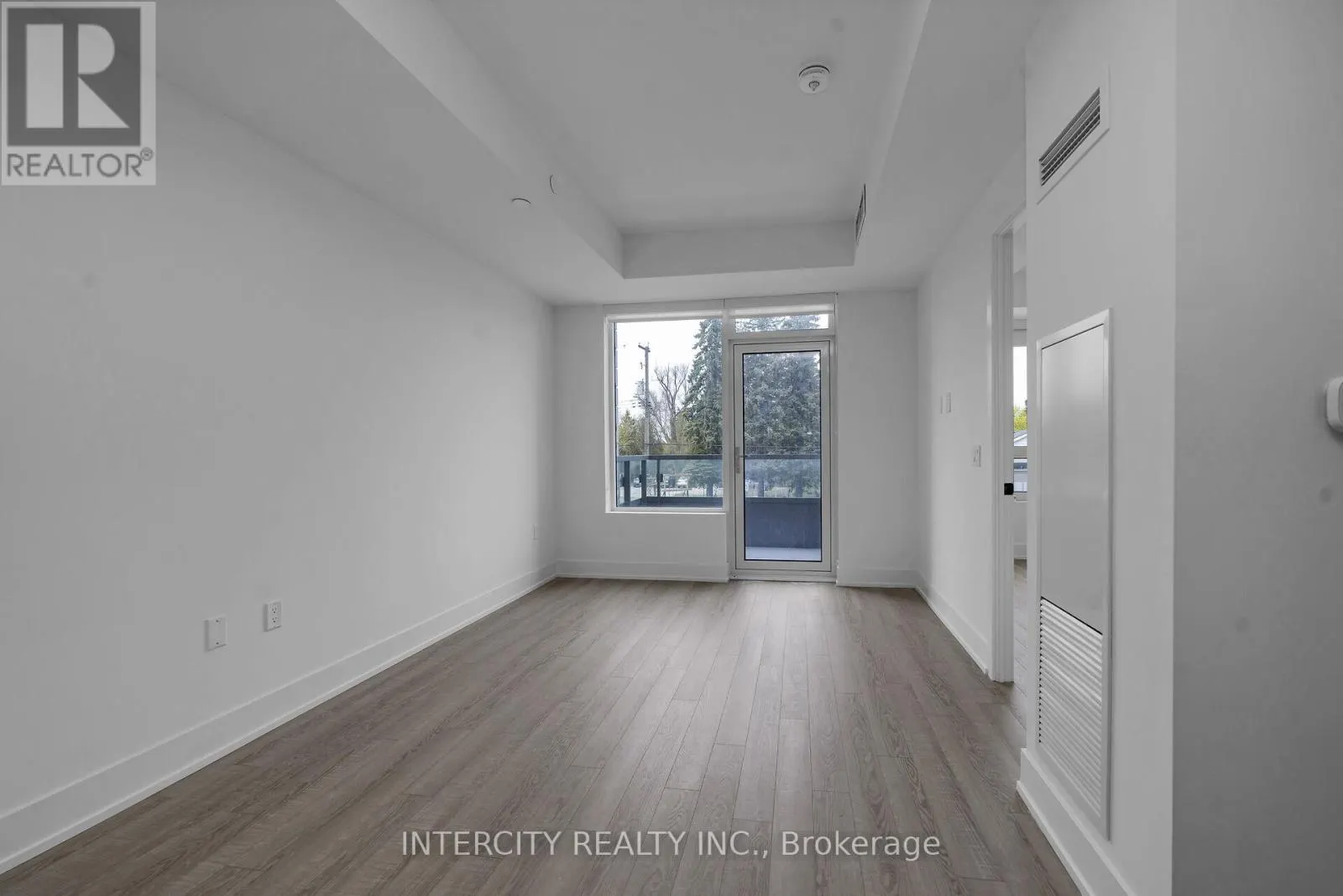 227 - 2075 KING ROAD