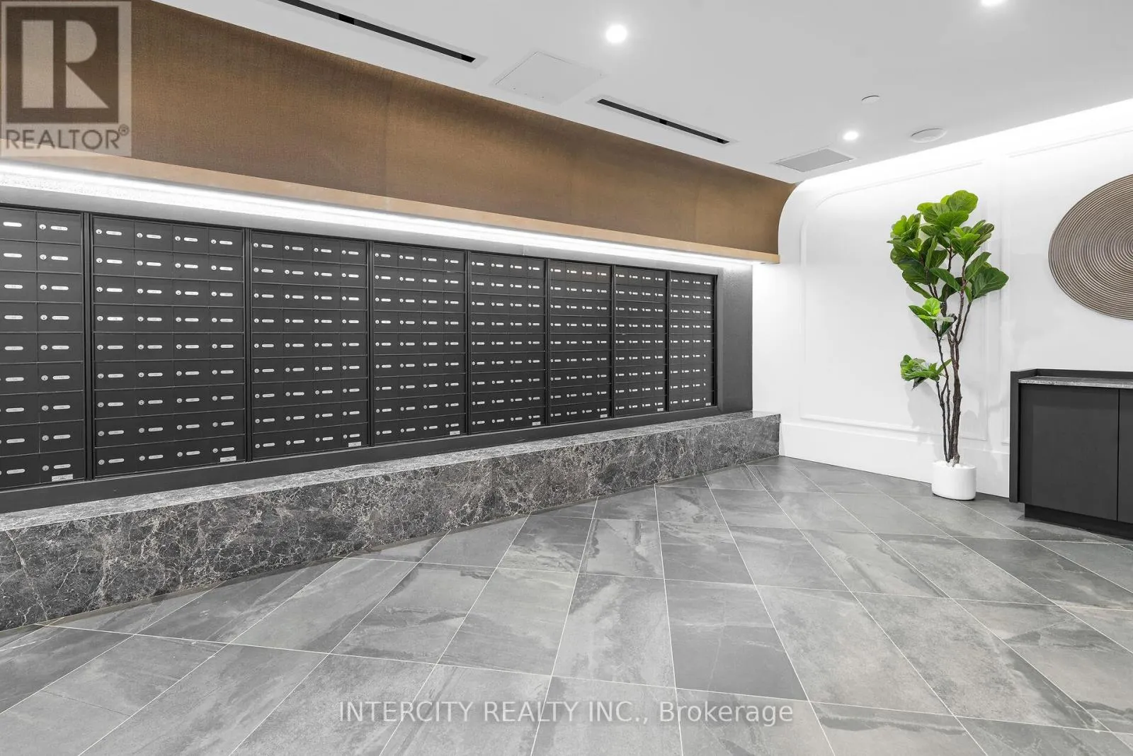 230 - 2075 KING ROAD