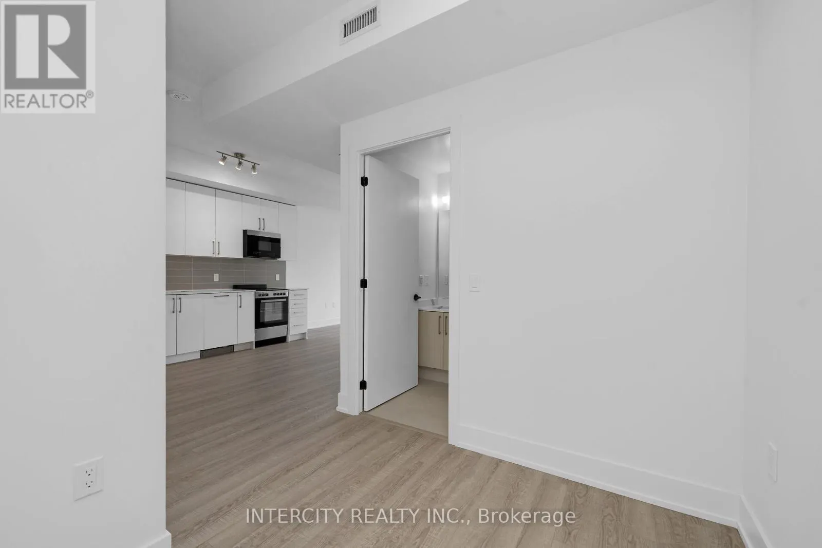 230 - 2075 KING ROAD