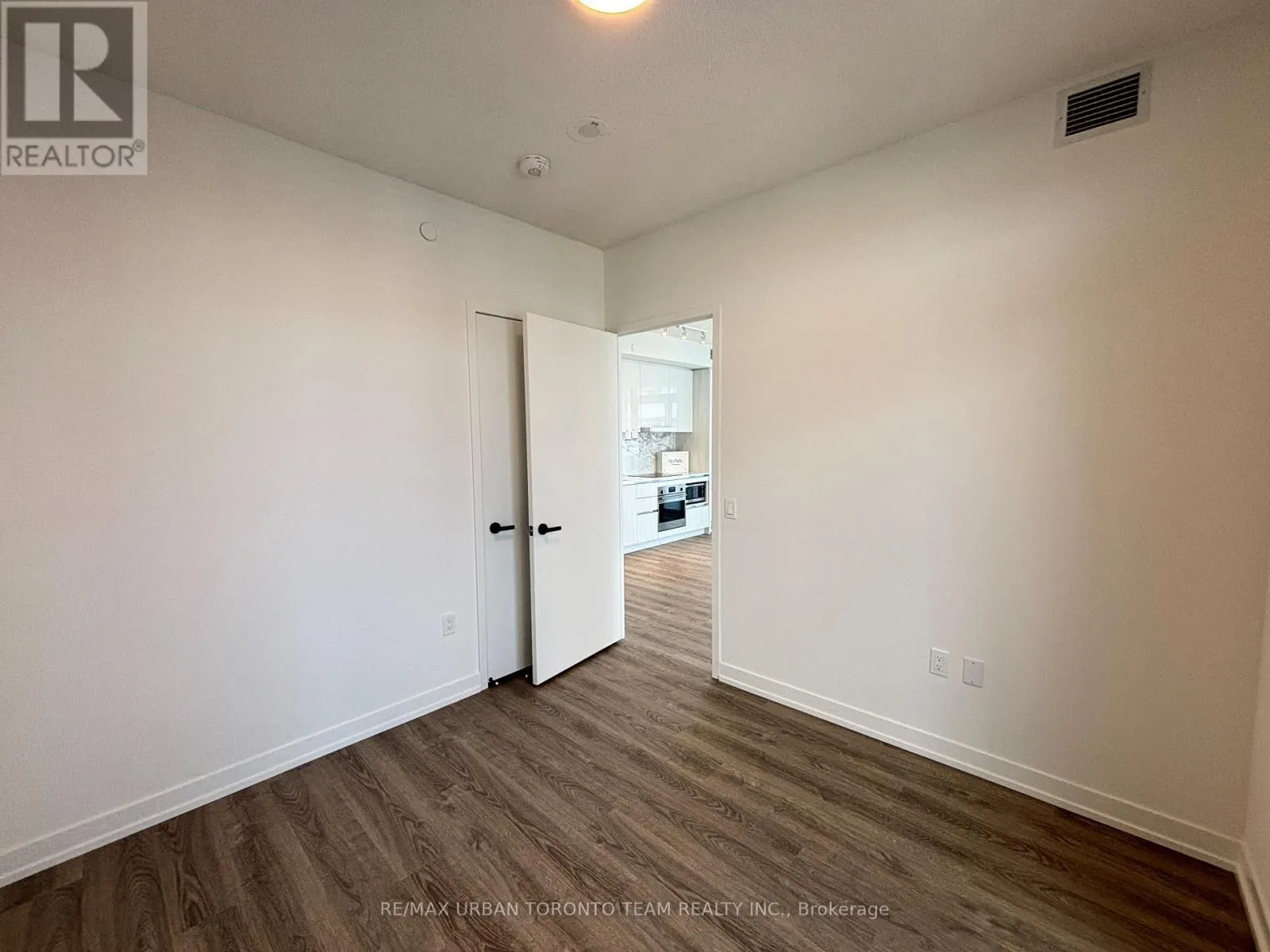 4815 - 195 COMMERCE STREET