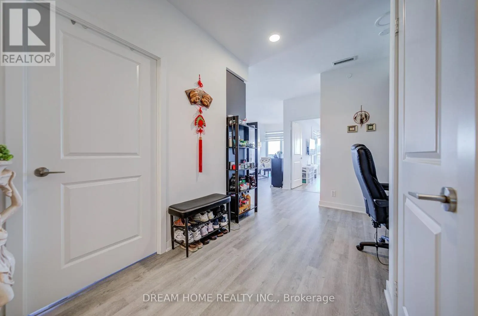 3407 - 30 UPPER MALL WAY