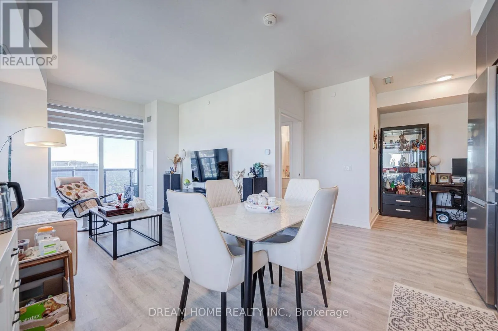 3407 - 30 UPPER MALL WAY