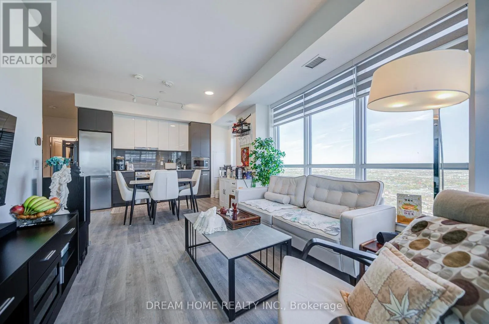 3407 - 30 UPPER MALL WAY