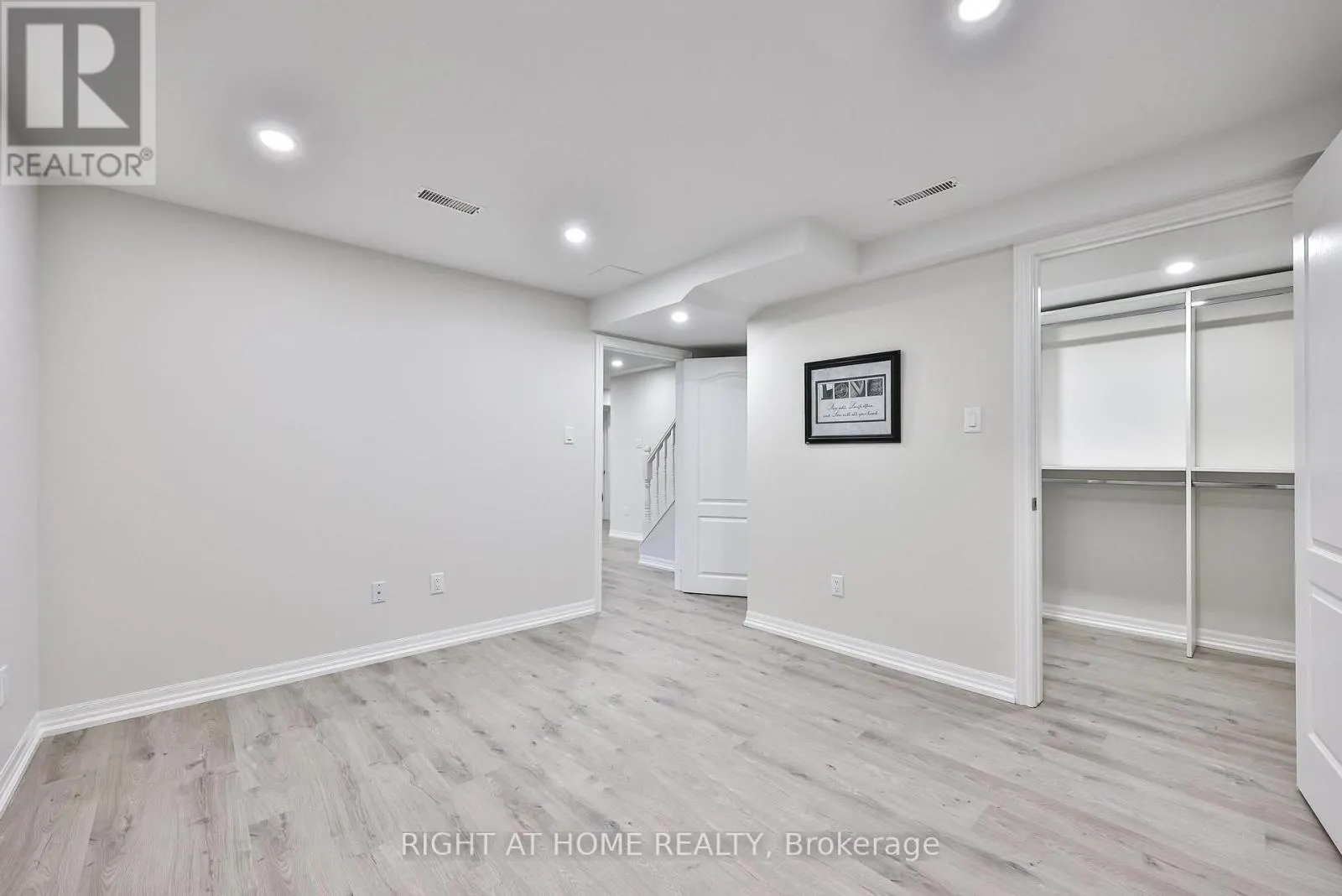 9 GRAND OAK DRIVE