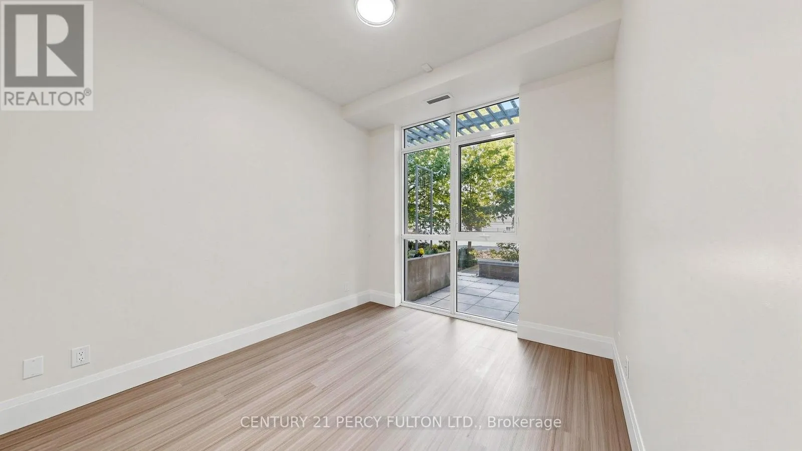 102 - 57 UPPER DUKE CRESCENT