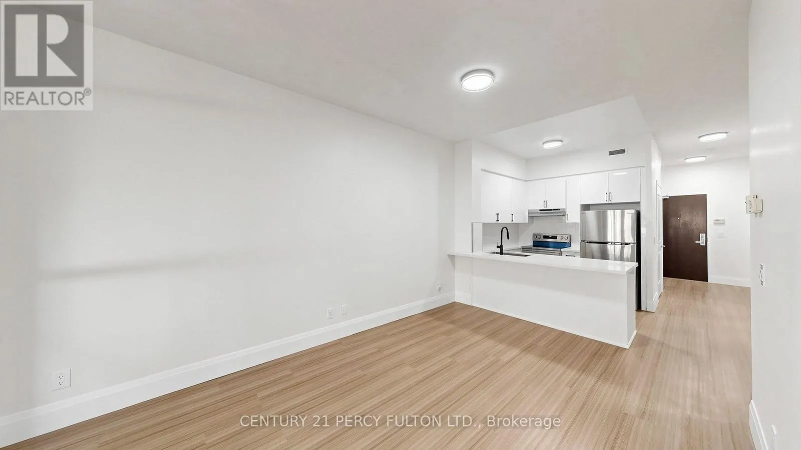 102 - 57 UPPER DUKE CRESCENT