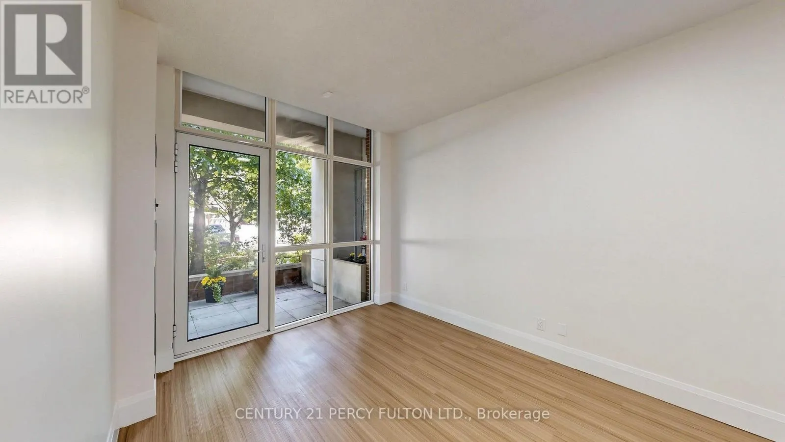 102 - 57 UPPER DUKE CRESCENT