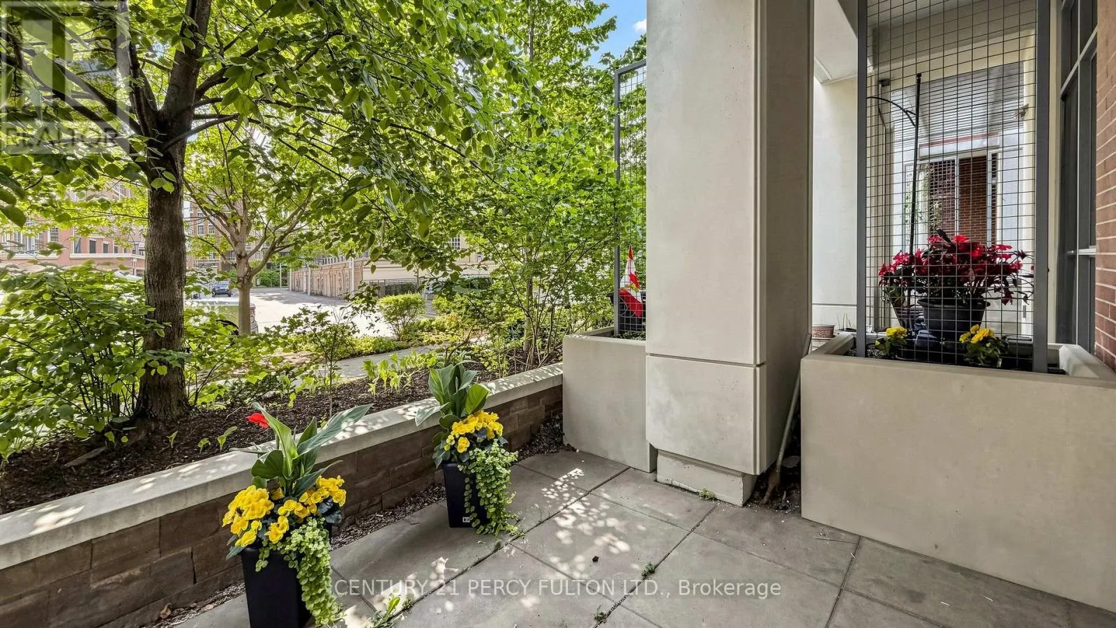 102 - 57 UPPER DUKE CRESCENT