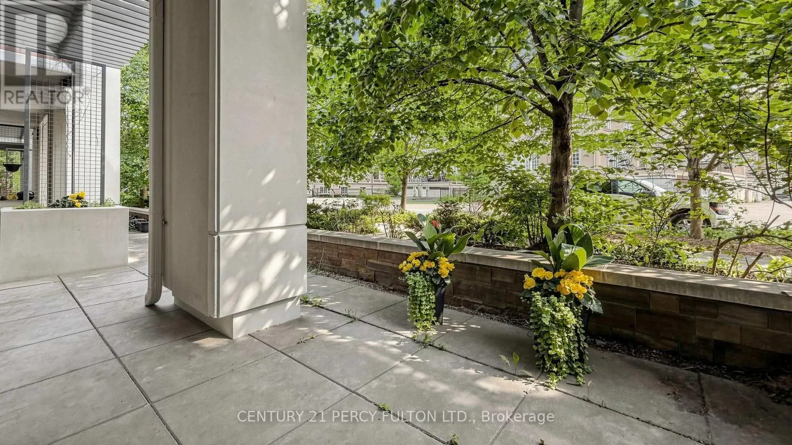 102 - 57 UPPER DUKE CRESCENT
