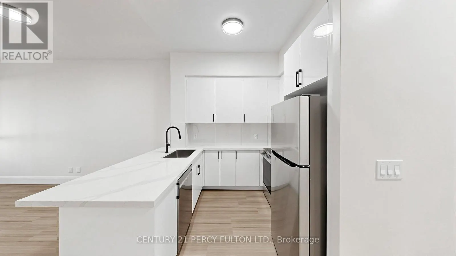 102 - 57 UPPER DUKE CRESCENT