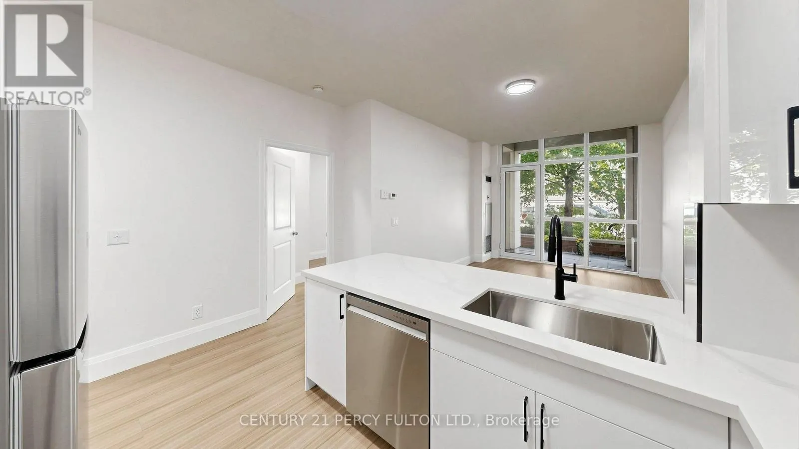 102 - 57 UPPER DUKE CRESCENT