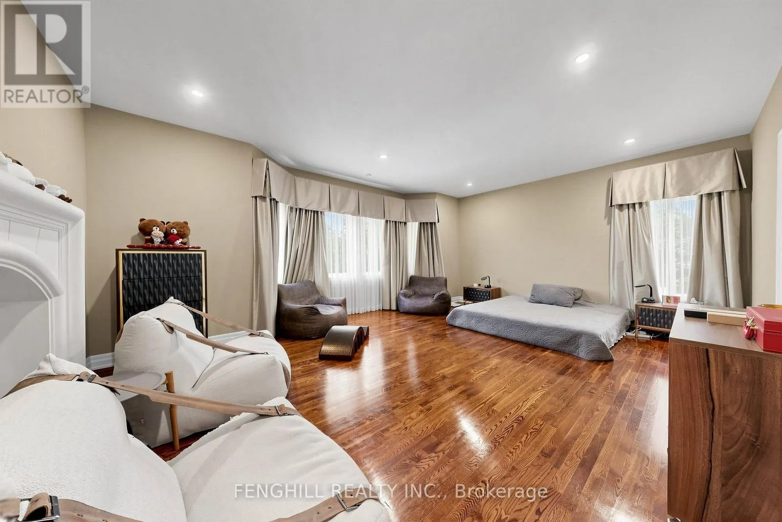 2 EARL COOK DRIVE