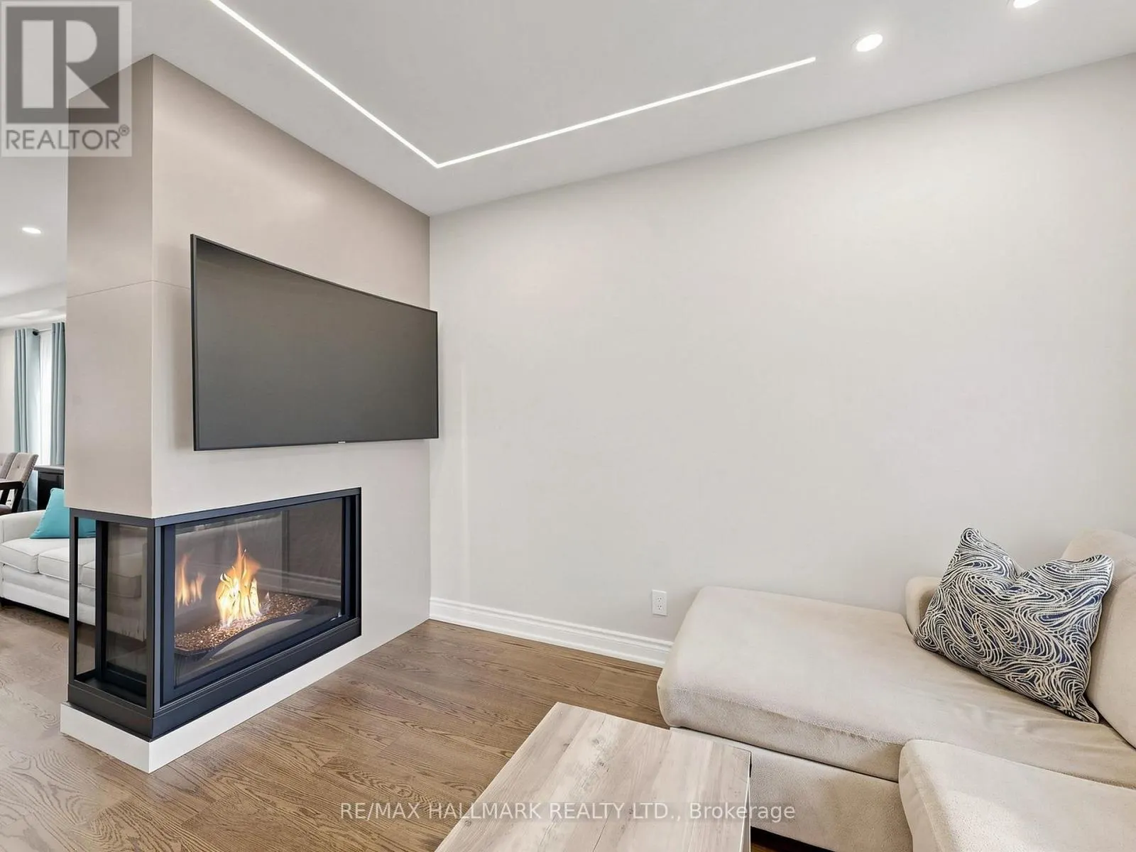 45 COLONIAL CRESCENT